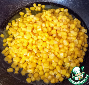 Жареная кукуруза с фасолью и халуми