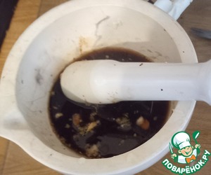 Тайский салат с креветками и манго