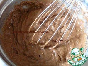 Шоколадный торт с ягодами