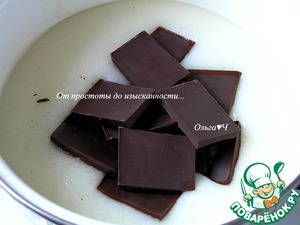 Шоколадный торт с ягодами