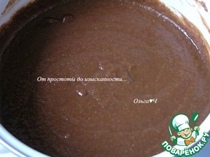 Шоколадный торт с ягодами