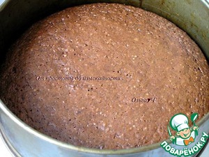 Шоколадный торт с ягодами