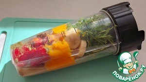 Смузи с маракуйей, клубникой и руколой