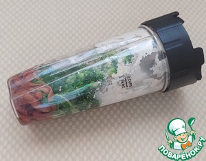 Смузи с брокколи, сушеными яблоками и мятой