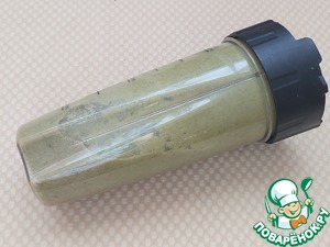 Смузи с брокколи, сушеными яблоками и мятой