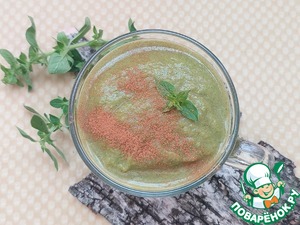 Смузи с брокколи, сушеными яблоками и мятой