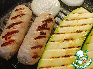 Салат с купатами и острой морковью Салат с купатами и острой морковью