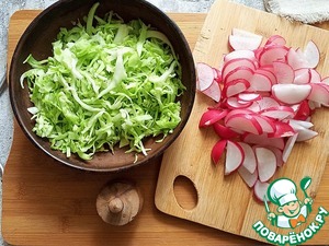 Салат с молодой капустой и редисом Салат с молодой капустой и редисом