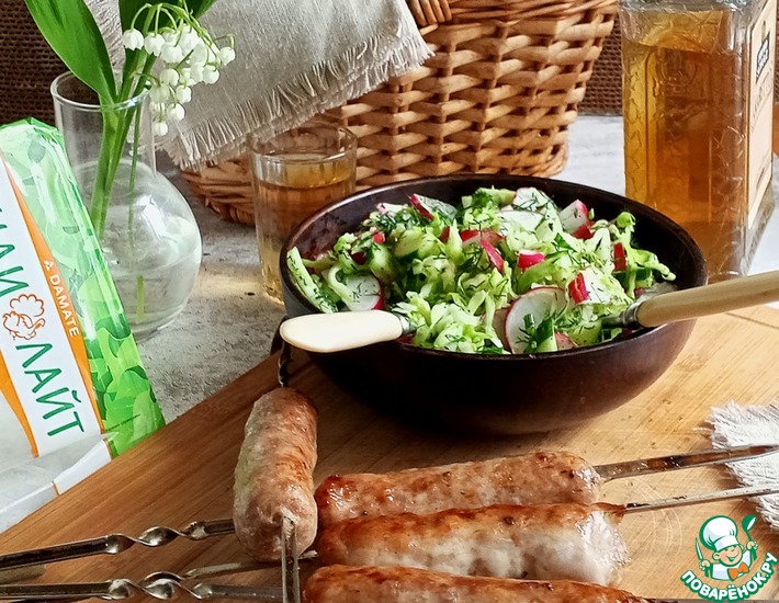 Салат с молодой капустой и редисом Салат с молодой капустой и редисом