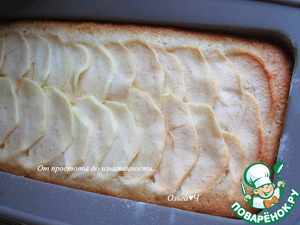 Слоёный манник с яблоками