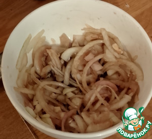 Яблоки, орехи и маринованный лук Яблоки, орехи и маринованный лук