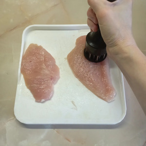 Куриная грудка, запеченная с солеными огурчиками