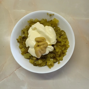 Куриная грудка, запеченная с солеными огурчиками