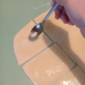 Печенье из дрожжевого теста «Сахарные трубочки»