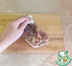 Домашняя грудинка, запеченная в фольге