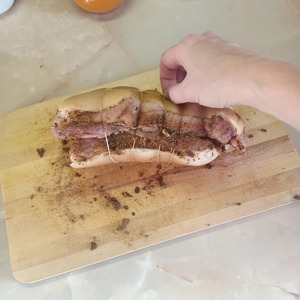 Домашняя грудинка, запеченная в фольге