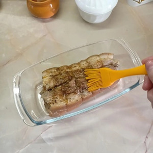 Домашняя грудинка, запеченная в фольге