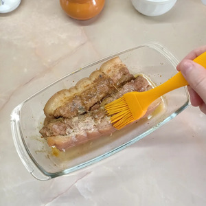 Домашняя грудинка, запеченная в фольге