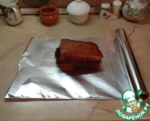 Домашняя грудинка, запеченная в фольге