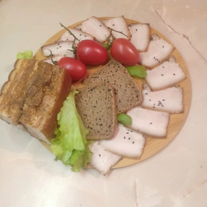 Домашняя грудинка, запеченная в фольге