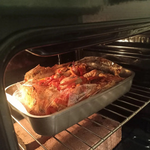 Курица, запеченная в рукаве с перцем и морковью