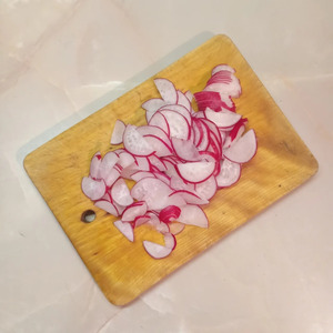 Салат с редисом и сельдереем