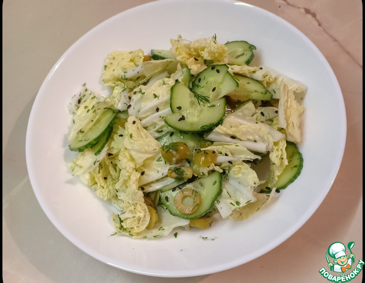 Легкий салат с огурцами и оливками Легкий салат с огурцами и оливками
