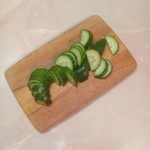 Легкий салат с огурцами и оливками Легкий салат с огурцами и оливками