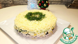 Слоёный салат с черносливом и курицей