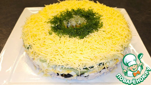 Слоёный салат с черносливом и курицей