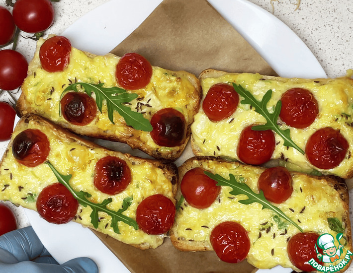 Запечённые булочки с сыром и помидорами