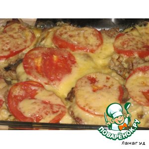 Рецепт: Запеченная свинина с грибами и помидорами