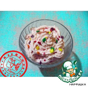 Рецепт: Десерт из мороженого "Клубничное конфетти"