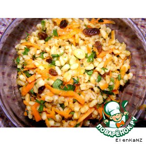 Рецепт Теплый пикантный салат из перловки с морковью, изюмом и финиками