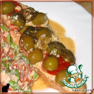 Рецепт Лосось, запеченный с помидорами и оливками