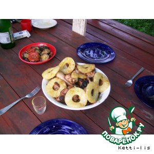 Рецепт: Куриный шашлык с творожно-ананасовым соусом "Экзотика"