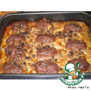 The meatballs with cheese and mushroom sauce