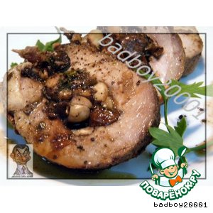 Рецепт Свиная лопатка, запеченная  с грибами, черносливом и орехами