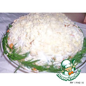 Рецепт: Закусочный рыбный торт-салат с крекерами