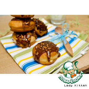 Рецепт Пончики «Суфганийот» с ванильной начинкой в карамельно-арахисовой глазури