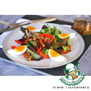 Рецепт Зеленый салат с яйцом и анчоусной заправкой