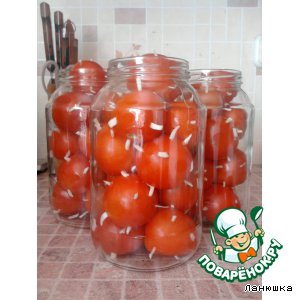 Рецепт: Консервированные помидоры с чесноком Ежики