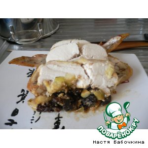 Рецепт Курица фаршированная яблоком и черносливом