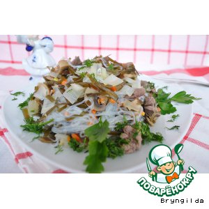 Рецепт Теплый салат из куриной печени, морской капусты и фунчозы