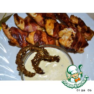 Рецепт Куриное филе в беконе с луковыми кольцами в соевом соусе
