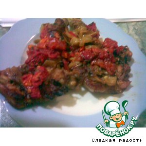 Рецепт Телятина с помидорами, жареным луком и базиликом