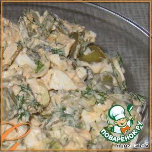 Рецепт Салатик с курочкой, маринованными огурцами и луком пореем