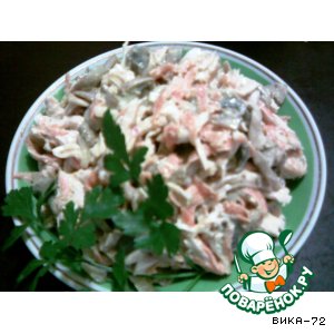 Рецепт: Салат из курицы, маринованных грибов и моркови