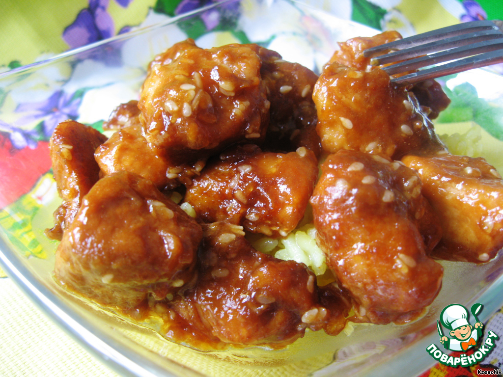 курица в кисло сладком соусе с кунжутом. крылышки в соусе хойсин. курица по китайски с кунжутом. курица в кисло-сладком соусе. гу лао жоу.