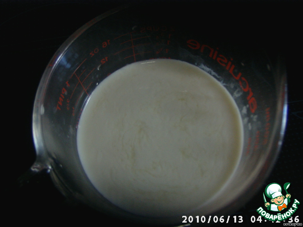 Молоко свернулось во рту. Молоко свернулось. Молоко свернулось. Свернувшееся молоко в кастрюле. Молоко свернулось.